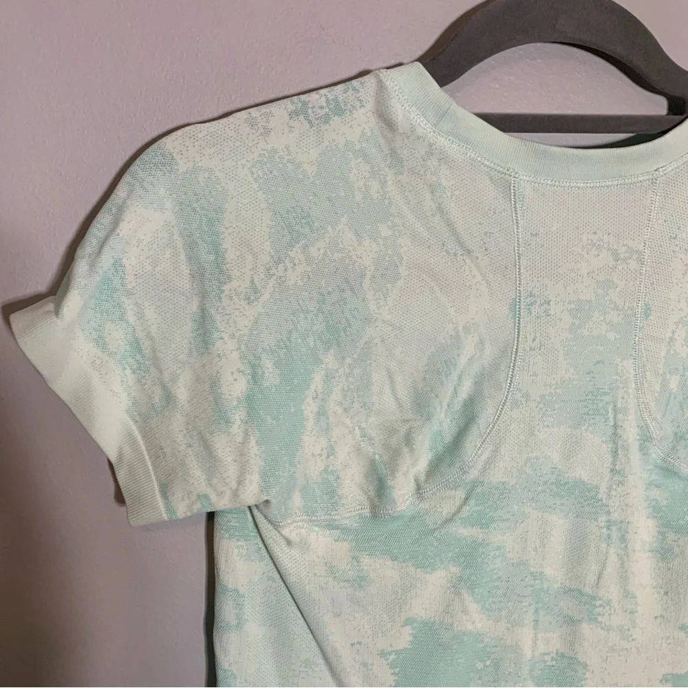 Athleta‎ Momentum Camo Tee Mint Green Seamless Short Sleeve Workout Shirt Small